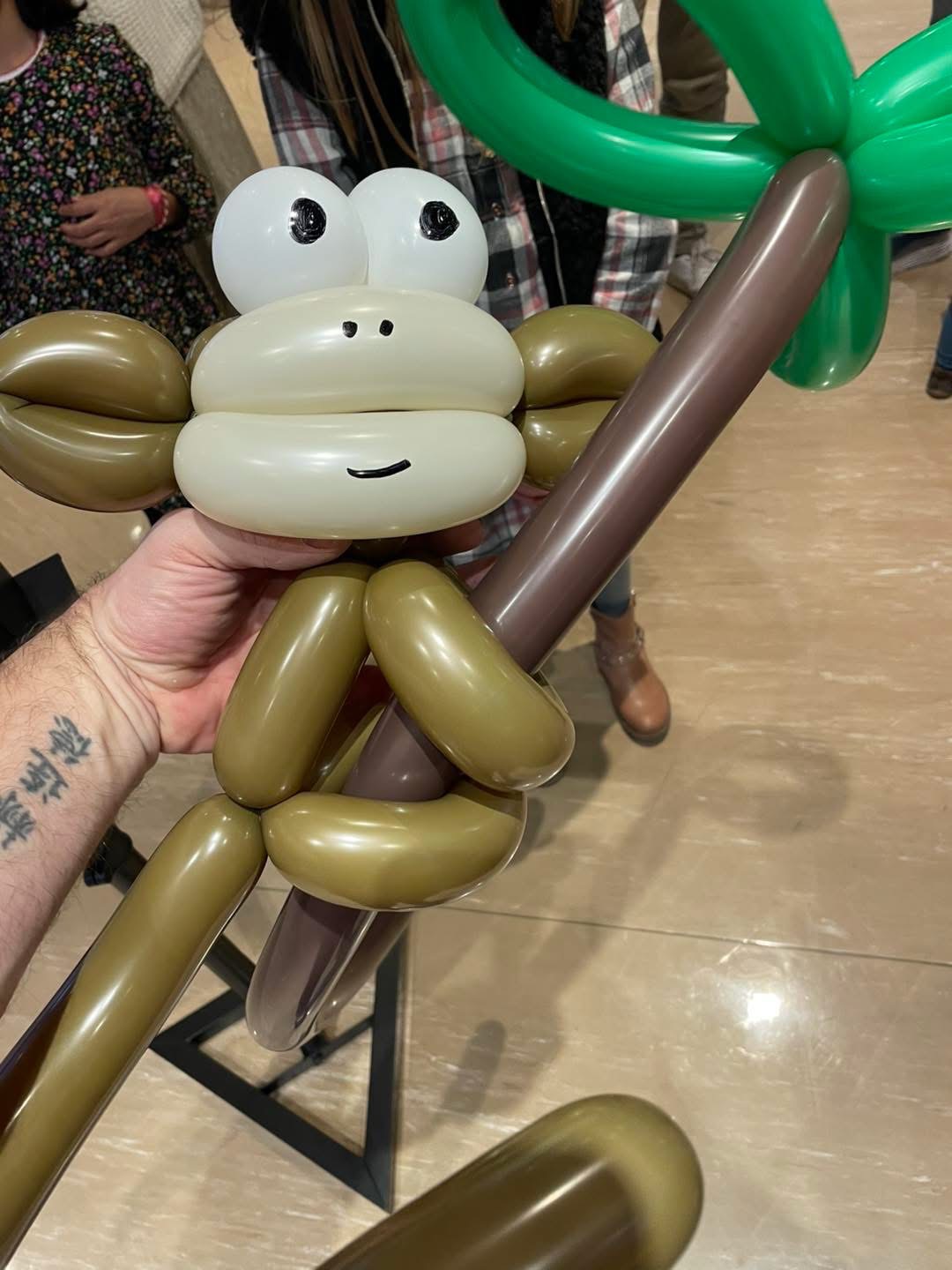 Sculpture de ballon singe réalisée par MK Animations